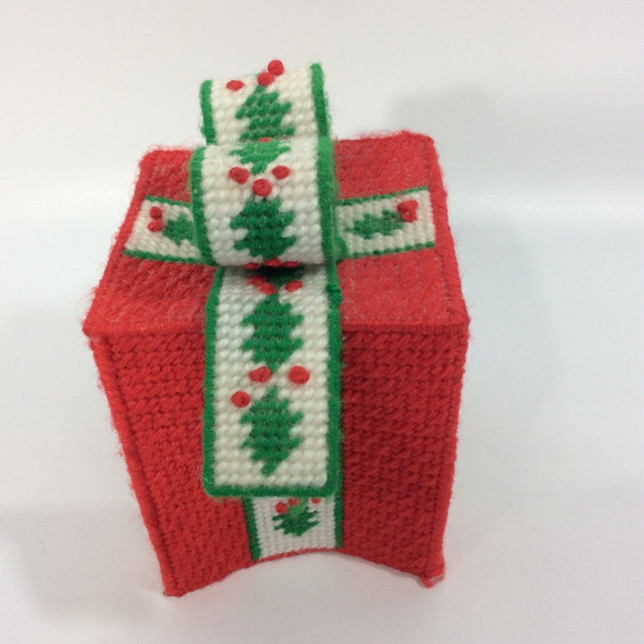 Vintage Plastic Canvas Christmas Gift Tissue Box Cover Holder - Picture 2 of 8